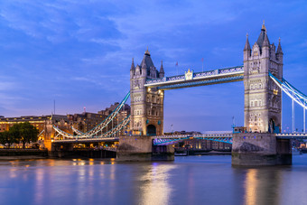 黄昏中的伦敦塔桥
