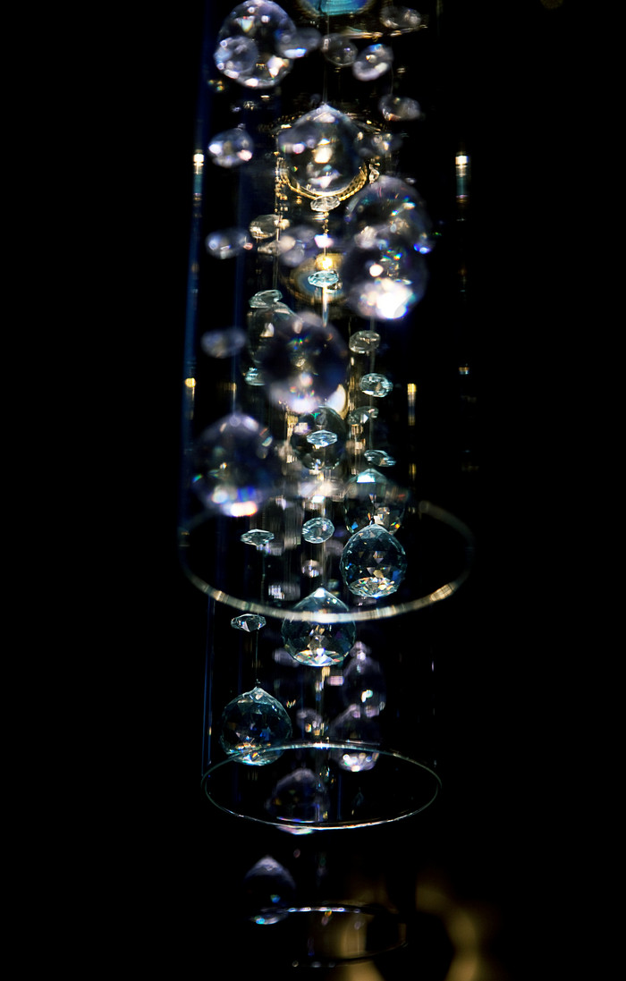 透明的水晶灯摄影图