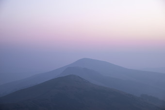 黎明的山峰山岳摄影图