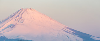 深色调富士山摄影图