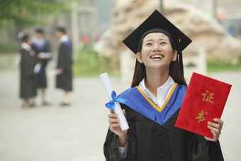 毕业季的女大学生