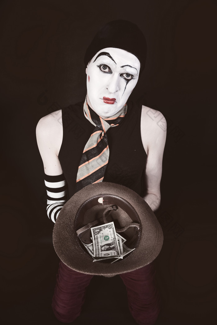 暗色要钱的小丑