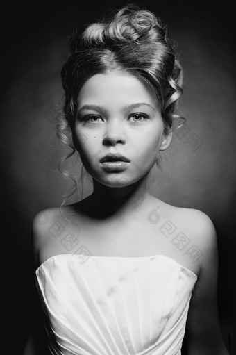 黑白风格典雅女人摄影图