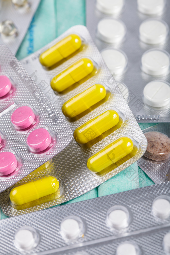 包图网提供精美好看的塑料包装彩色药片素材免费下载,本次作品主题是