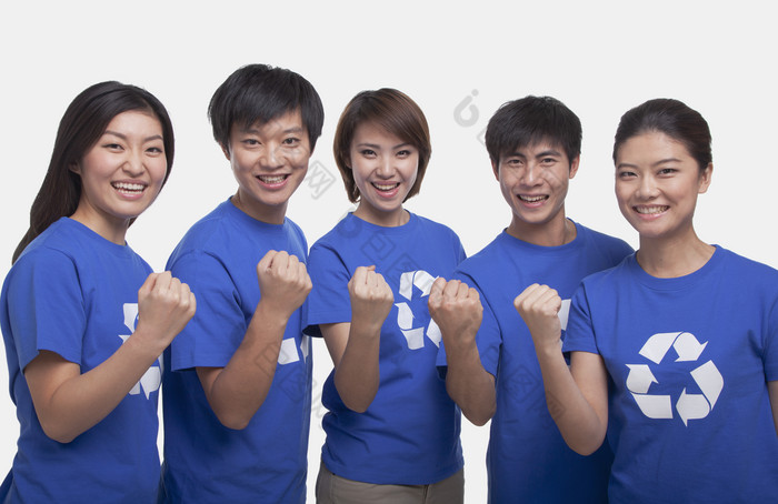 穿蓝色T恤握拳加油的团队