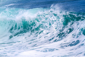 蓝色海边沙滩<strong>海浪</strong>夏天冲击大海风景旅行图