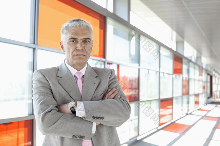 简约风严肃的职员摄影图