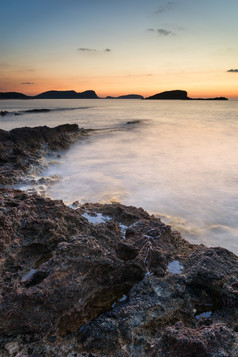 美丽的大海和礁石美景