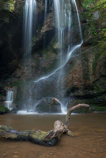 青山绿水河流瀑布景观