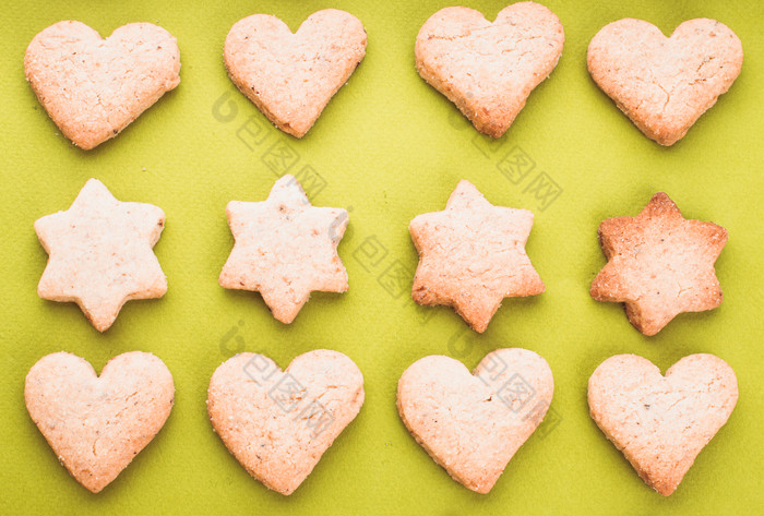 爱心形状的饼干摄影图