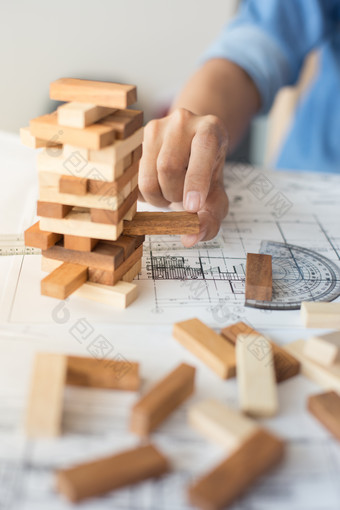 搭建木块的建筑工程师