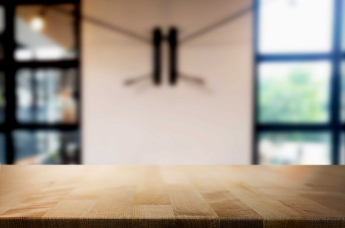 模糊的咖啡馆木桌子摄影图