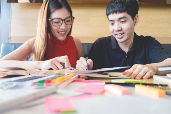 学习交流的同学摄影图