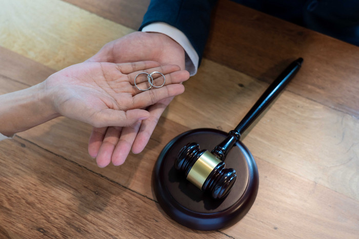 离婚戒指法律交换咨询判决律师事务所工作