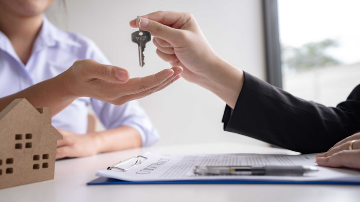 房地产销售人员工作交钥匙签合同职业照片