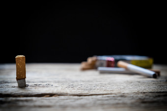香烟烟头摄影图