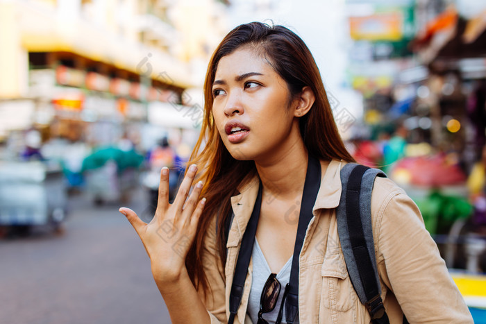 中暑的女人摄影图