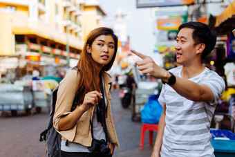 旅行问路的女人摄影图