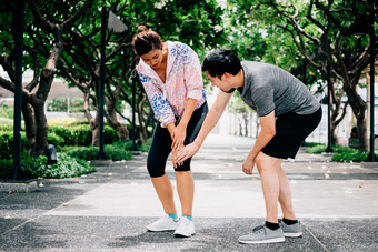 <strong>膝盖</strong>运动受伤的女人摄影图