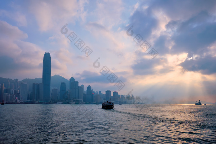 在香港维多利亚港口日没