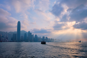 在香港维多利亚港口日没