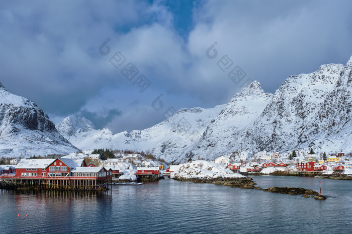 挪威莫斯肯斯村庄雪景