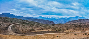 蜿蜒的山路<strong>全景</strong>摄影图片