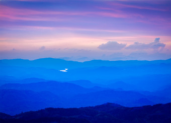 黎明早上山峰风景