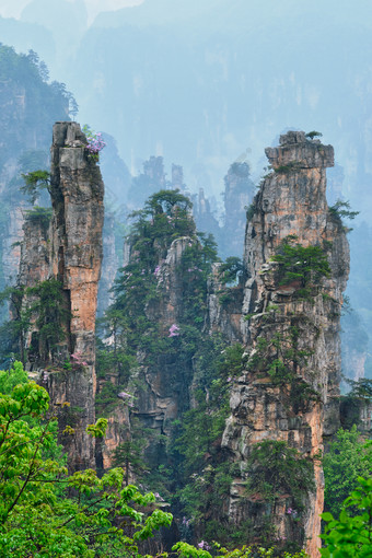 高耸入云的山峰<strong>摄影图片</strong>