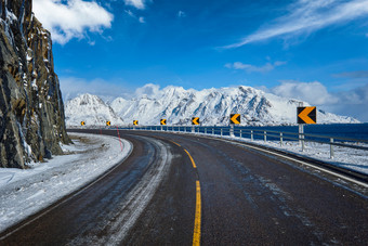 路<strong>挪威</strong>斯堪的那维亚下雪雪景