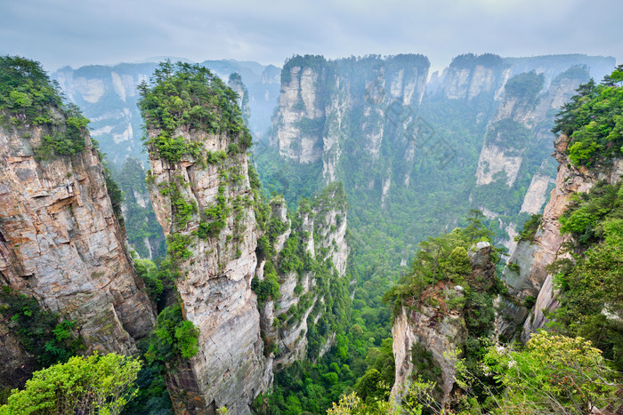 风景优美的山峰摄影图片