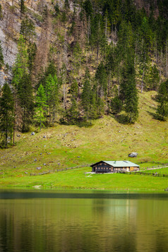 阿尔卑斯山脉房子摄影图片