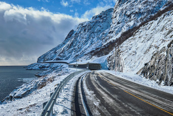 冬季雪景公路<strong>雪山</strong>海岸