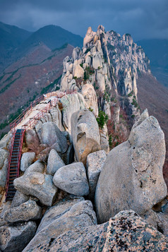 索拉克桑山峰磐石摄影图片