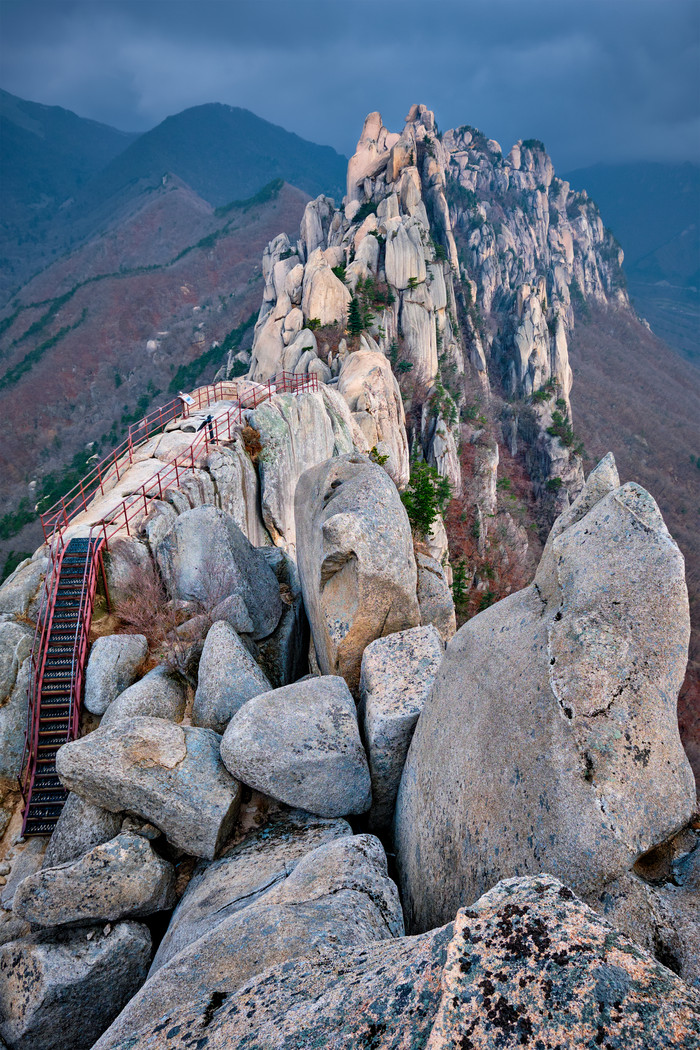 索拉克桑山峰磐石摄影图片