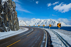 海外雪山环岛公路摄影图