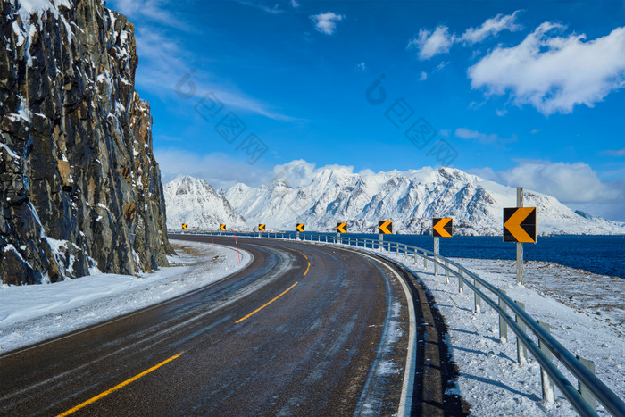 海外雪山环岛公路摄影图