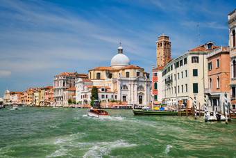 威尼斯运河意大利船
