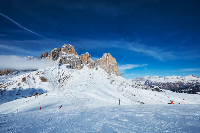 雪山滑雪摄影图片