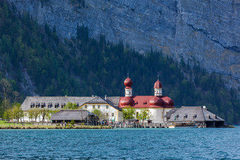 湖水修道院风景摄影图片