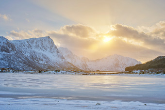 挪威岛屿太阳升起云彩