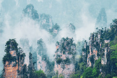 远处的山峰摄影图片