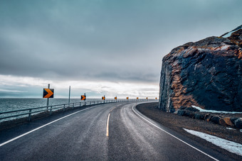 行驶在冬季的那维亚环岛<strong>公路</strong>