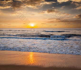 壮观的海边日落摄影图片