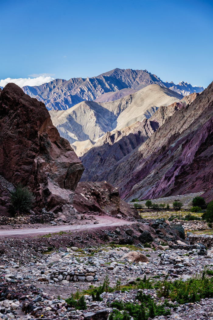 喜马拉雅山脉山峰山岳道路摄影图