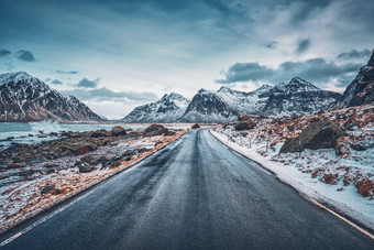 挪威景观道路<strong>雪山</strong>