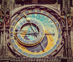 欧洲彩色时钟摄影图片