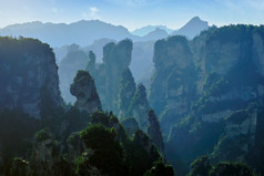 张家界山峰风景远景摄影图片