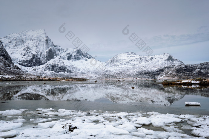 峡湾挪威海滩雪山