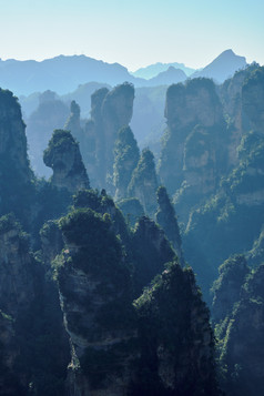 蓝天山峰美景摄影图片